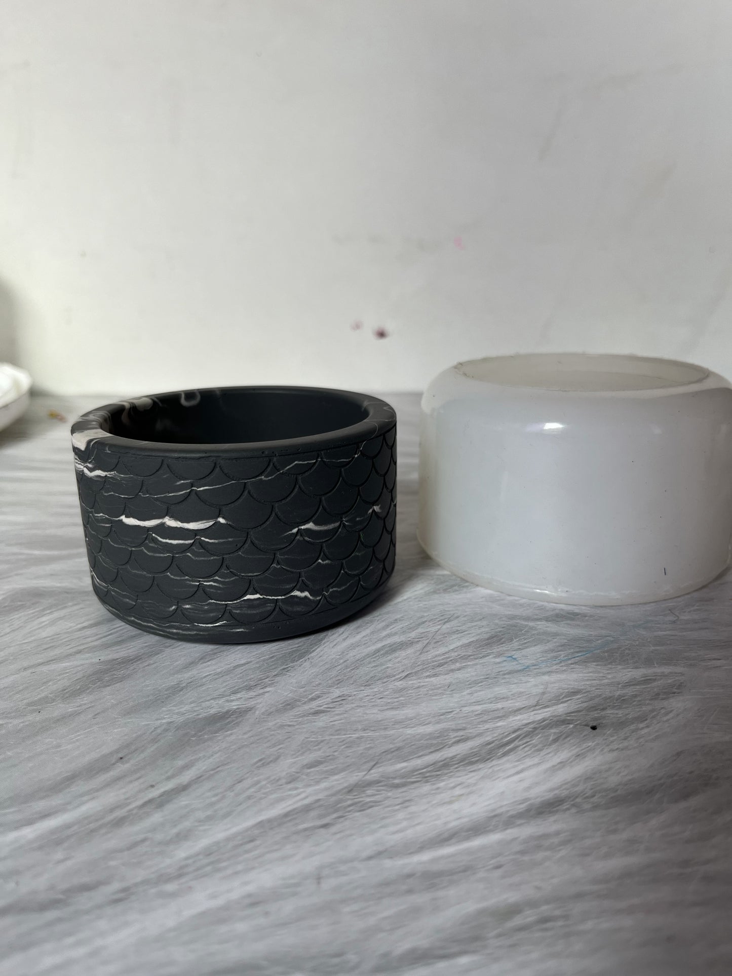 Wave Patterned Round Planter for Beyond MIX, Resin, Concrete